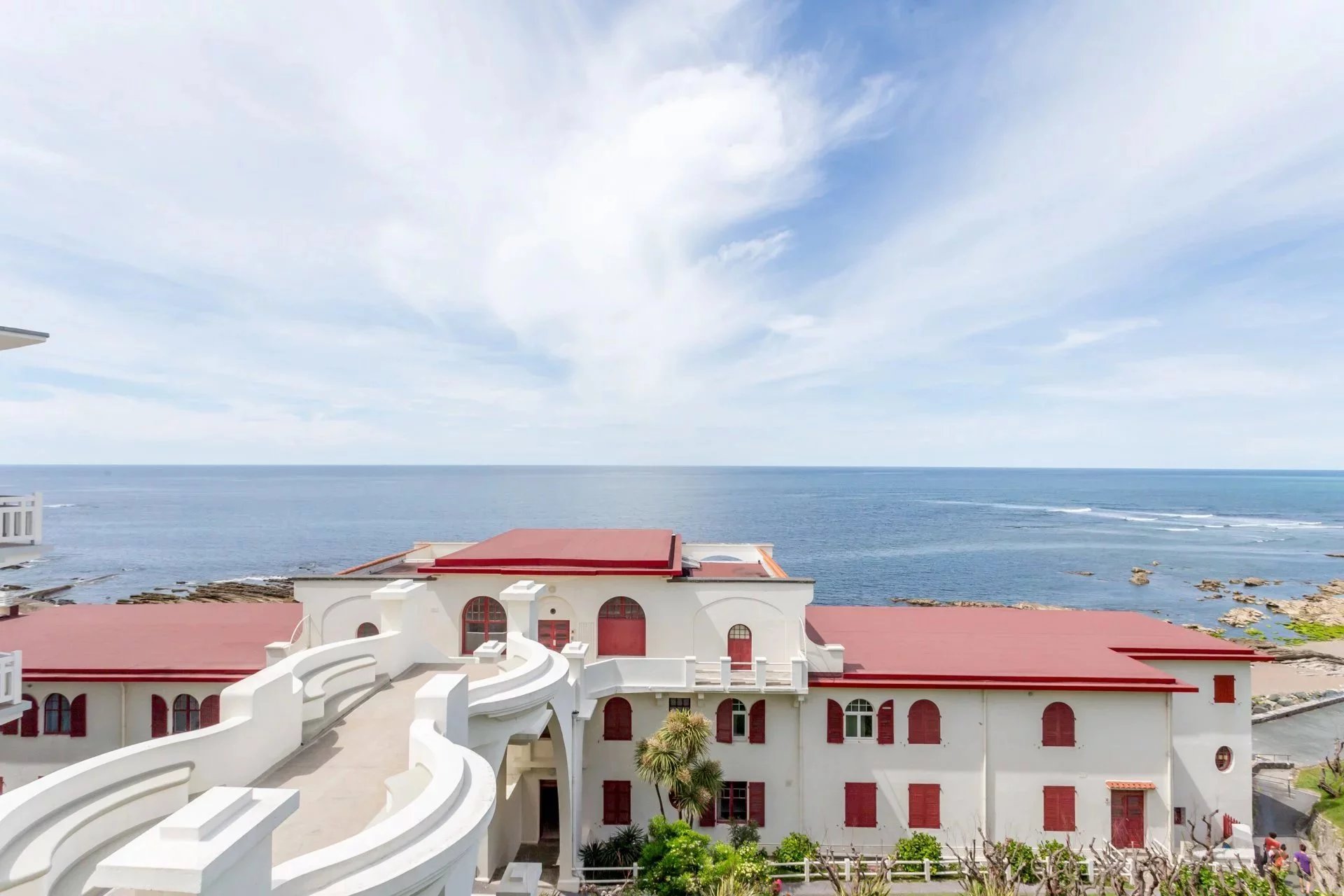 Guéthary, premier rang vue mer dans une résidence les pieds dans l'eau