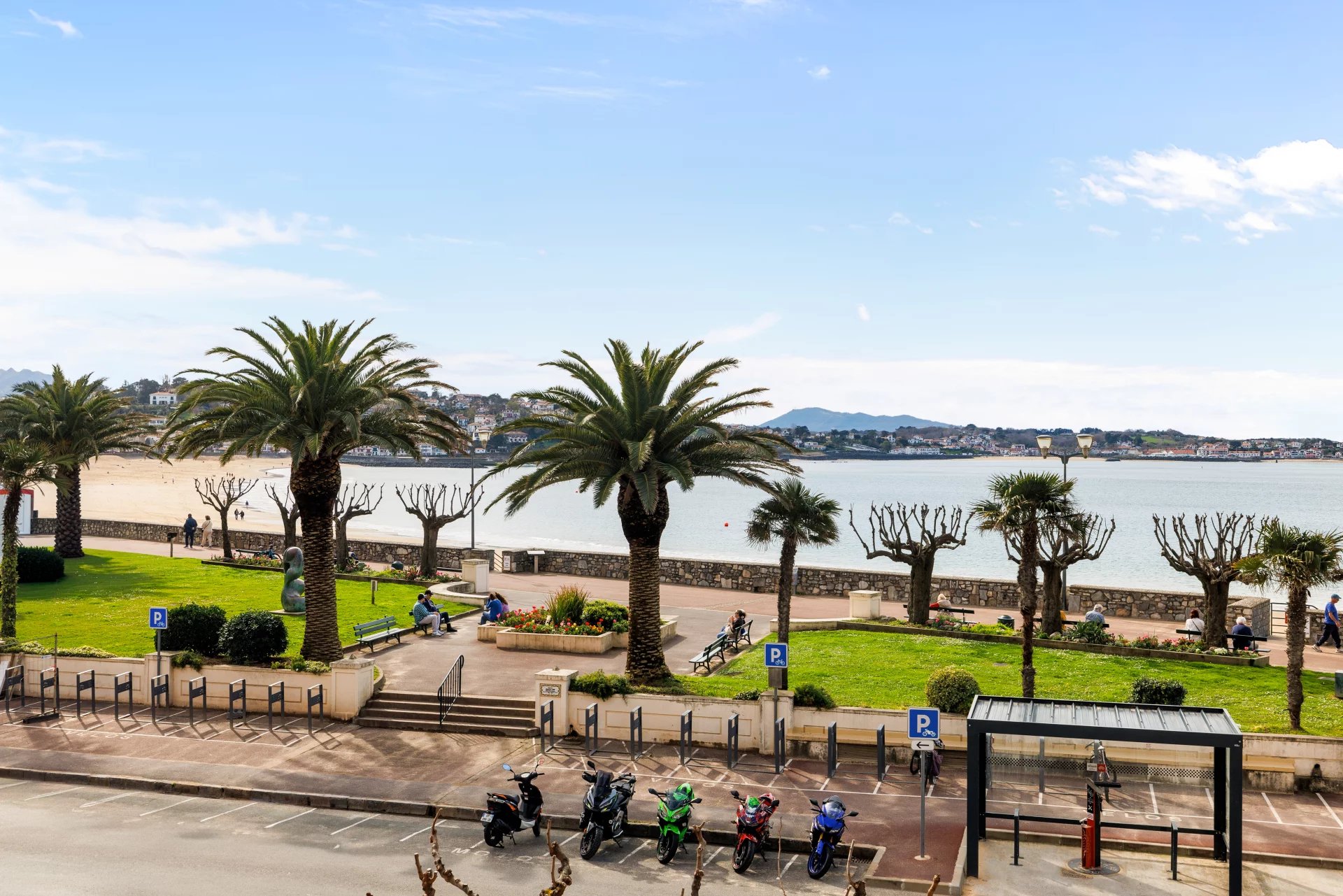 Saint-Jean-de-Luz, appartement rénové face à la baie