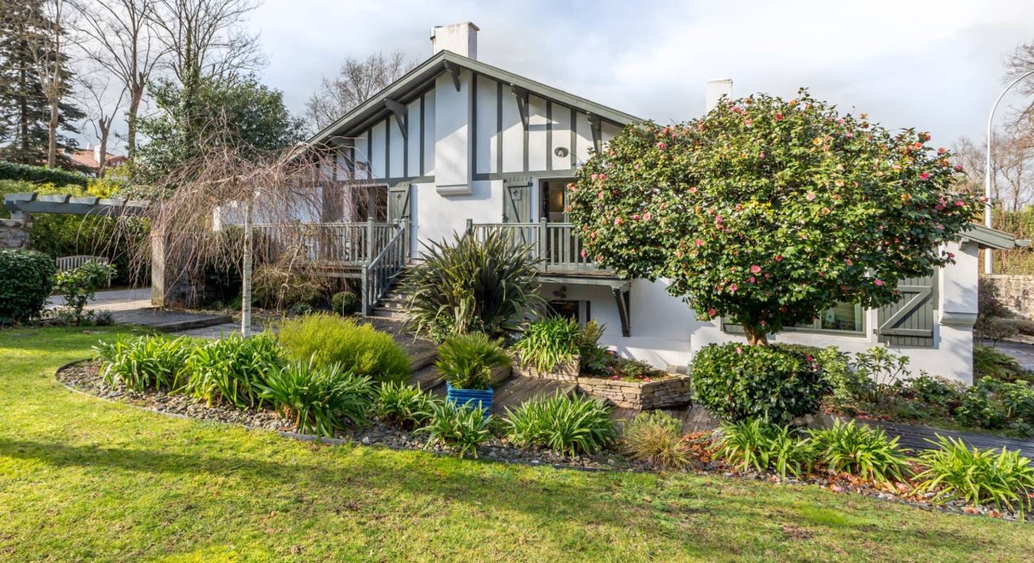 maison biarritz 200m2 piscine chauffée jardin