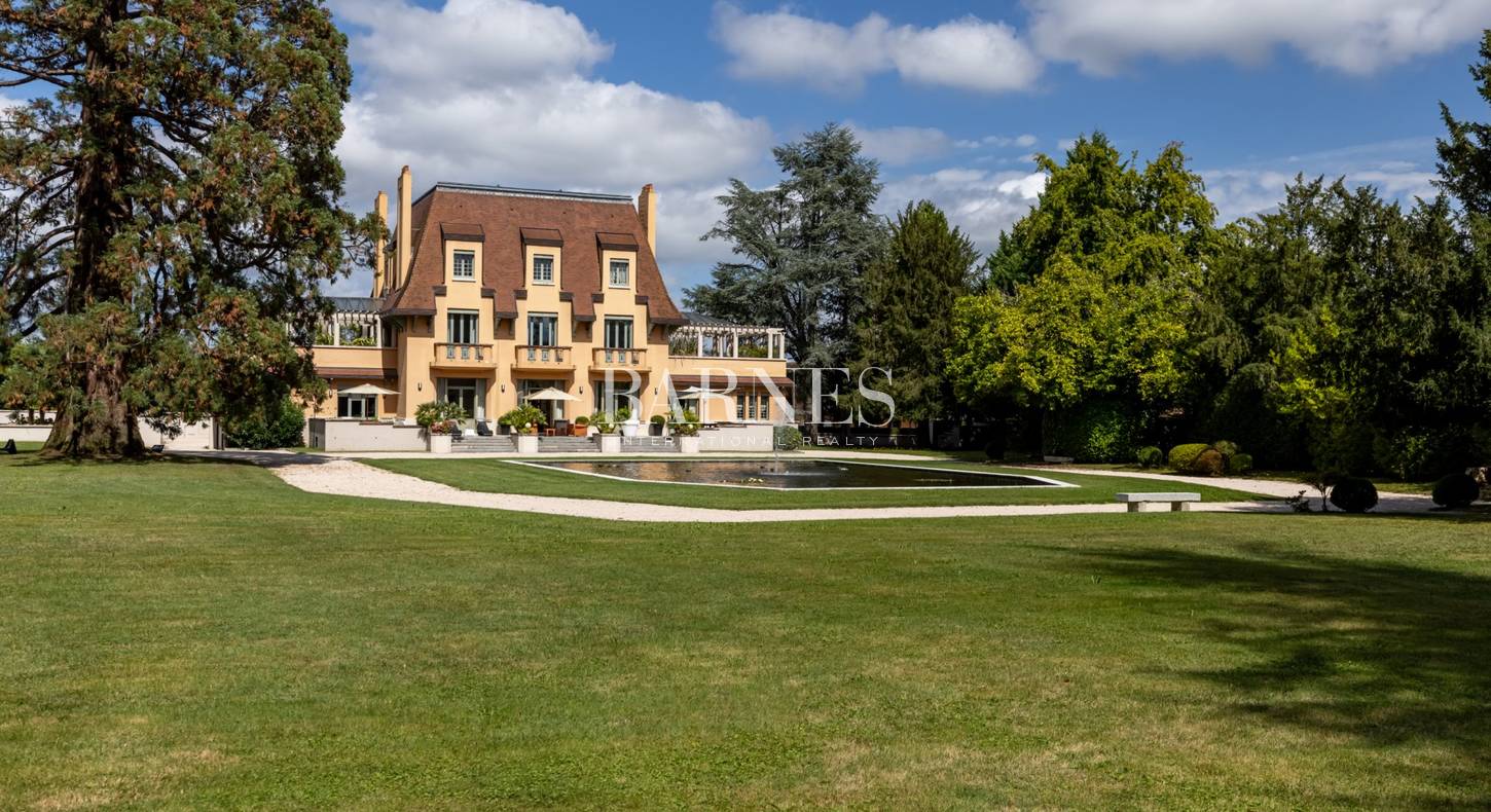 Rare Art Deco mansion near Lourdes