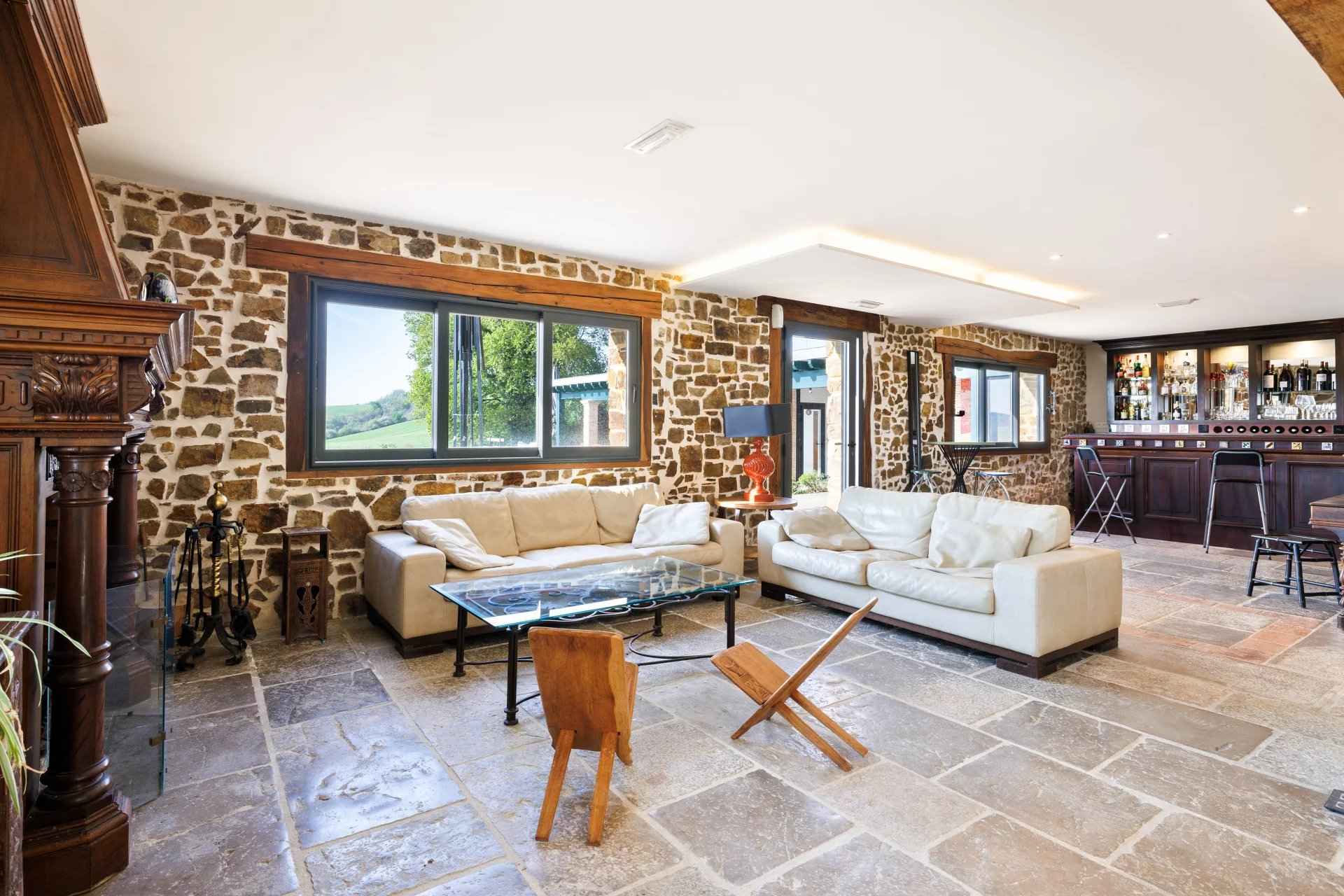 8c2b0ab26a064d325416f7109fd98033 e04c2a4e37 1920 original - Attribut alt par défaut.