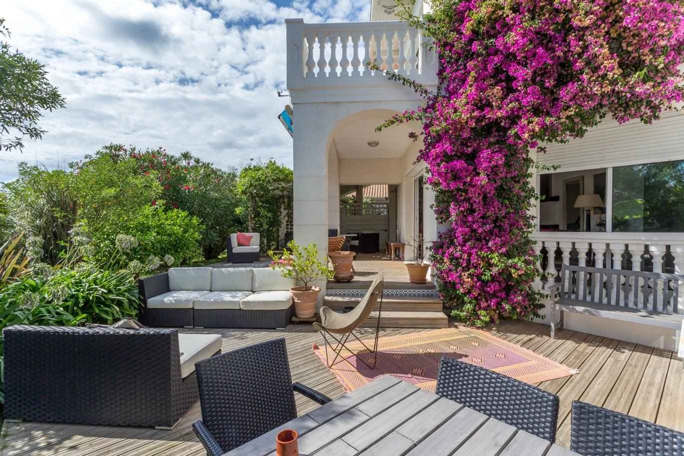 2b2a4c881316e341eb96499312f91aa7 dab9e84a24 1372 original - Attribut alt par défaut.