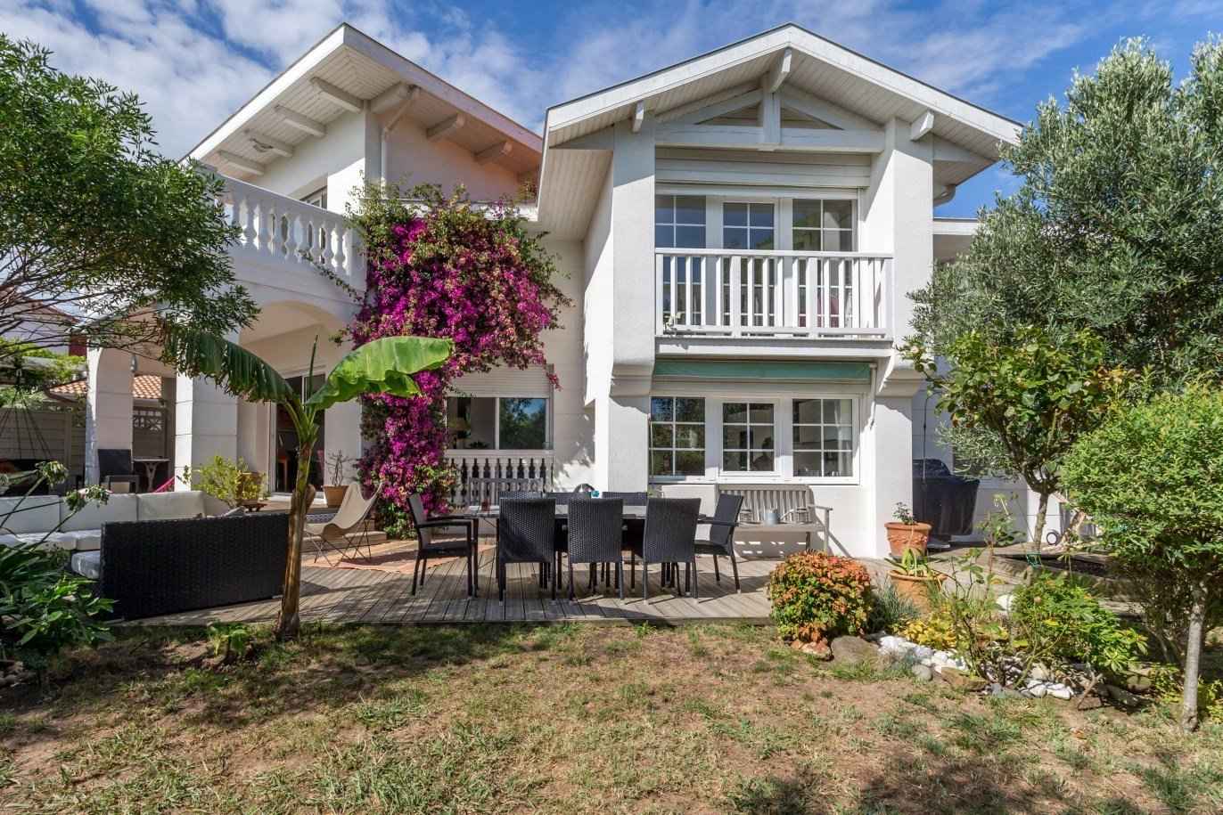 91778110b15e6fe6038aa92828be1d76 e93cecf898 1372 original - Attribut alt par défaut.