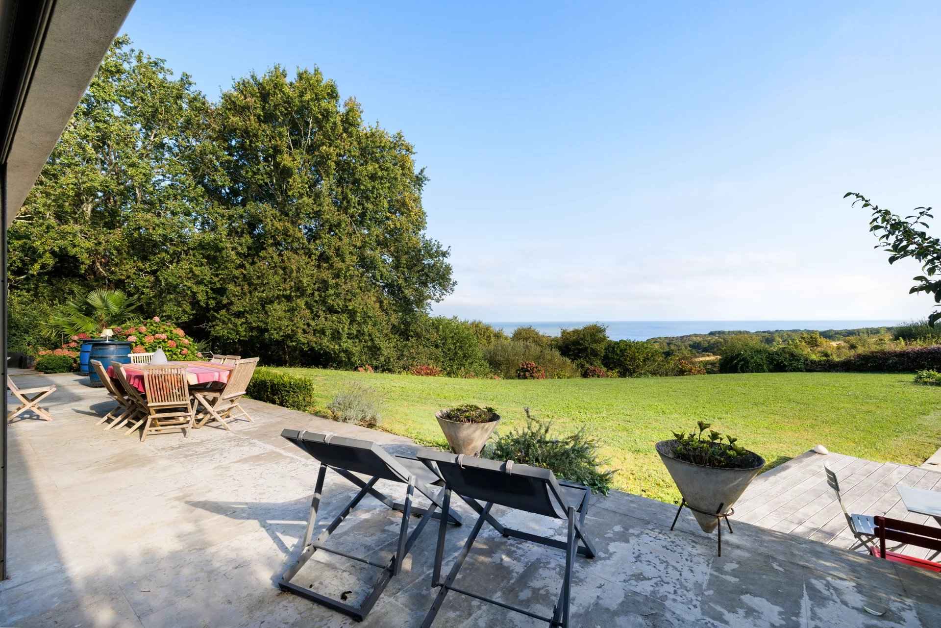 6731c13cf98dd00ed558769bfca0dc6d 862aa3962e 1920 original - Attribut alt par défaut.