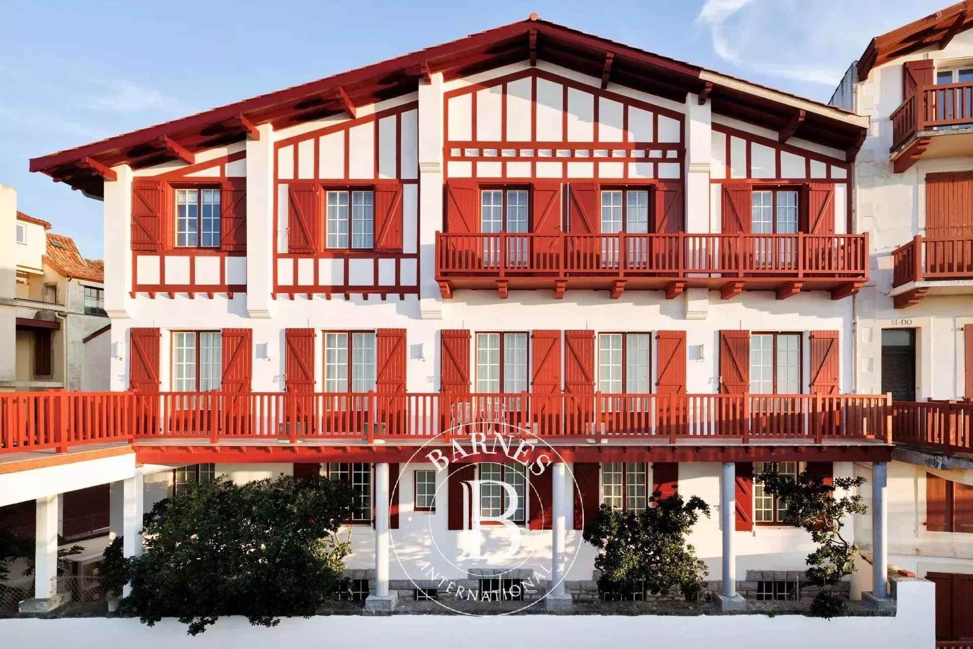 Picture 84079676 1 watermark - Attribut alt par défaut.