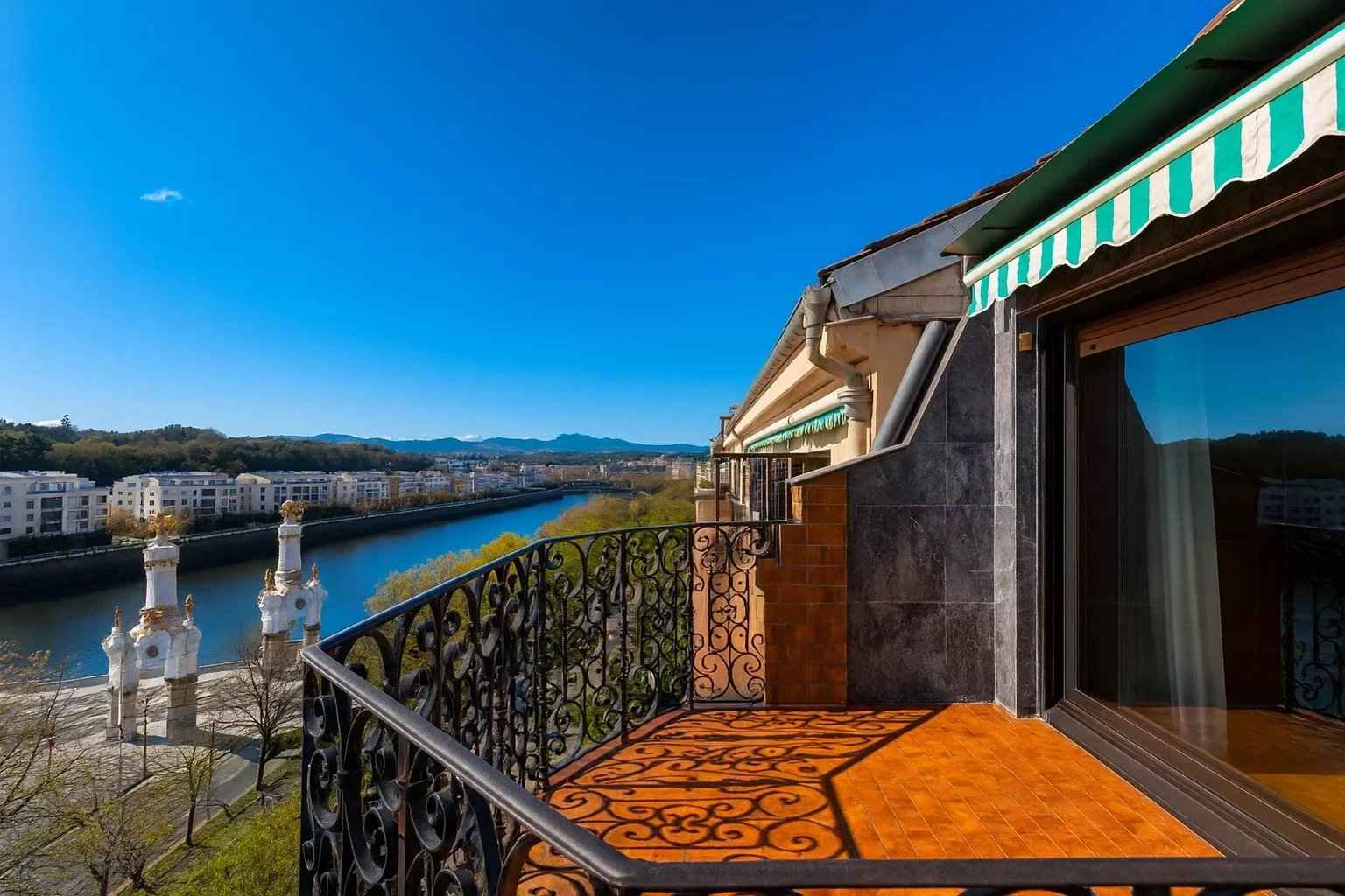 920581bbea78f8708a1439b64213d05a 5a9143e46f 1536 original - Attribut alt par défaut.