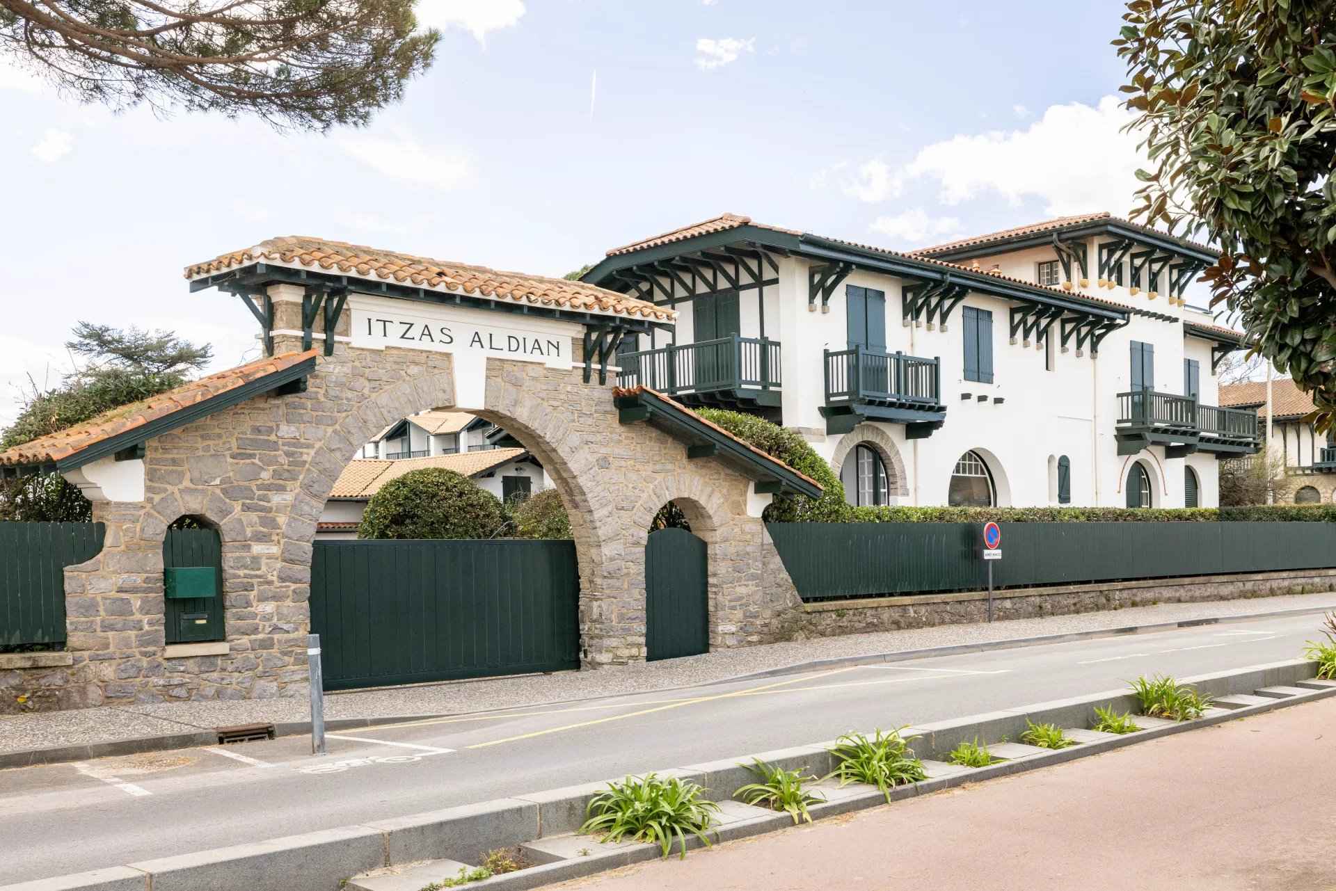 5fbab6ab7ec9fbab8ddb8e9c0ee26da8 45d101e1eb 1920 original - Translation missing: en.helpers.application.image_tag.default_alt