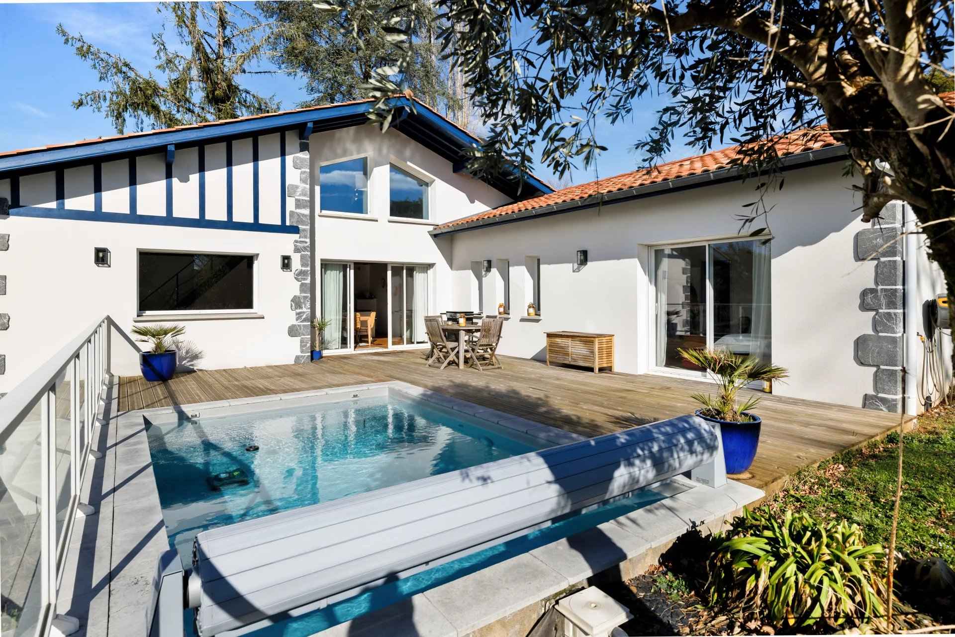 Eb78ffe8fd6de5c2bde1bb7bfc95b217 240b7da713 1920 original - Attribut alt par défaut.