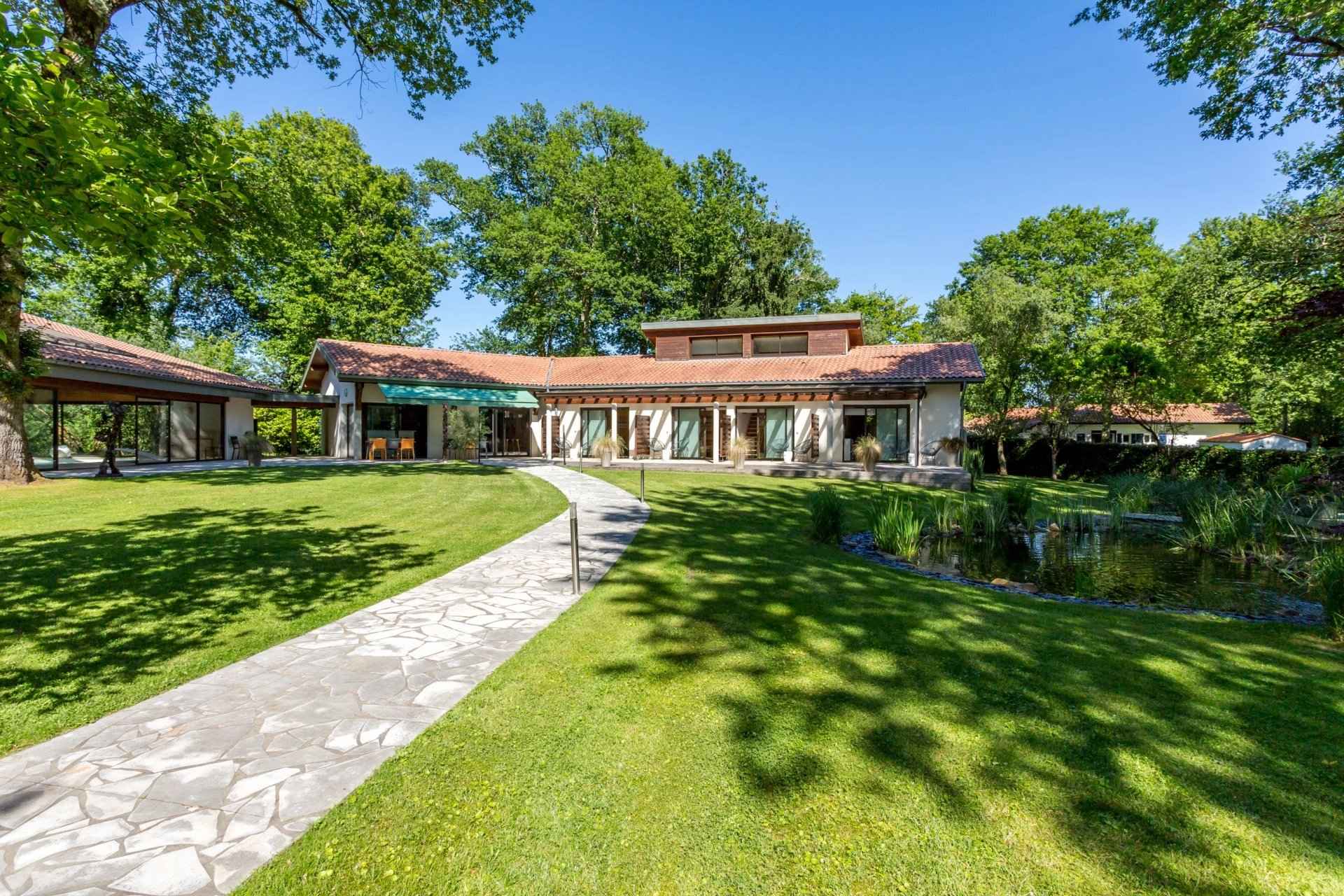 8bbcce201b920c0e540c622d29910aff fa12b21b2e 1920 original - Attribut alt par défaut.