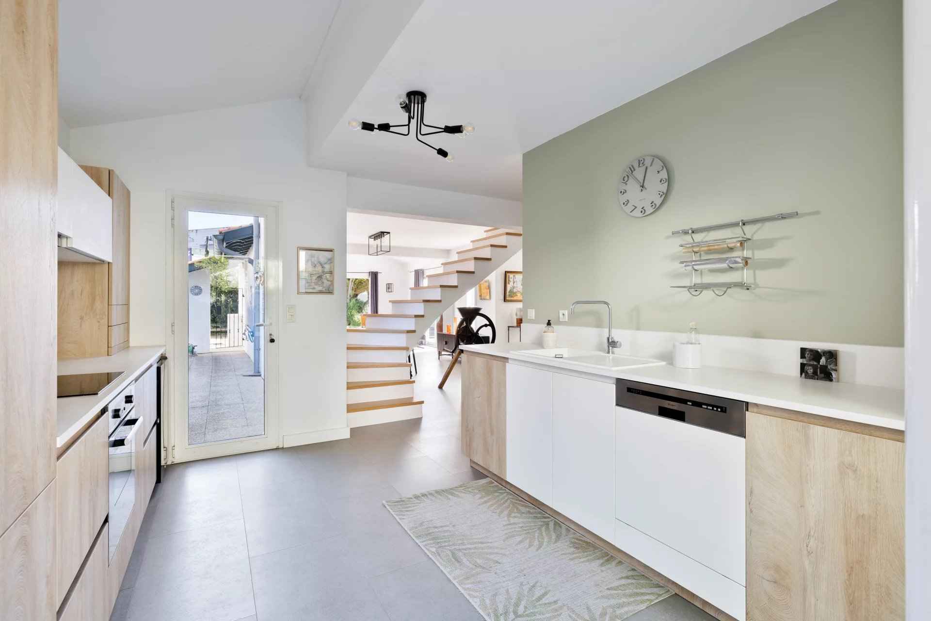 4158a23fb66b8e0c41379dbe305341d2 246fa44bde 1920 original - Attribut alt par défaut.