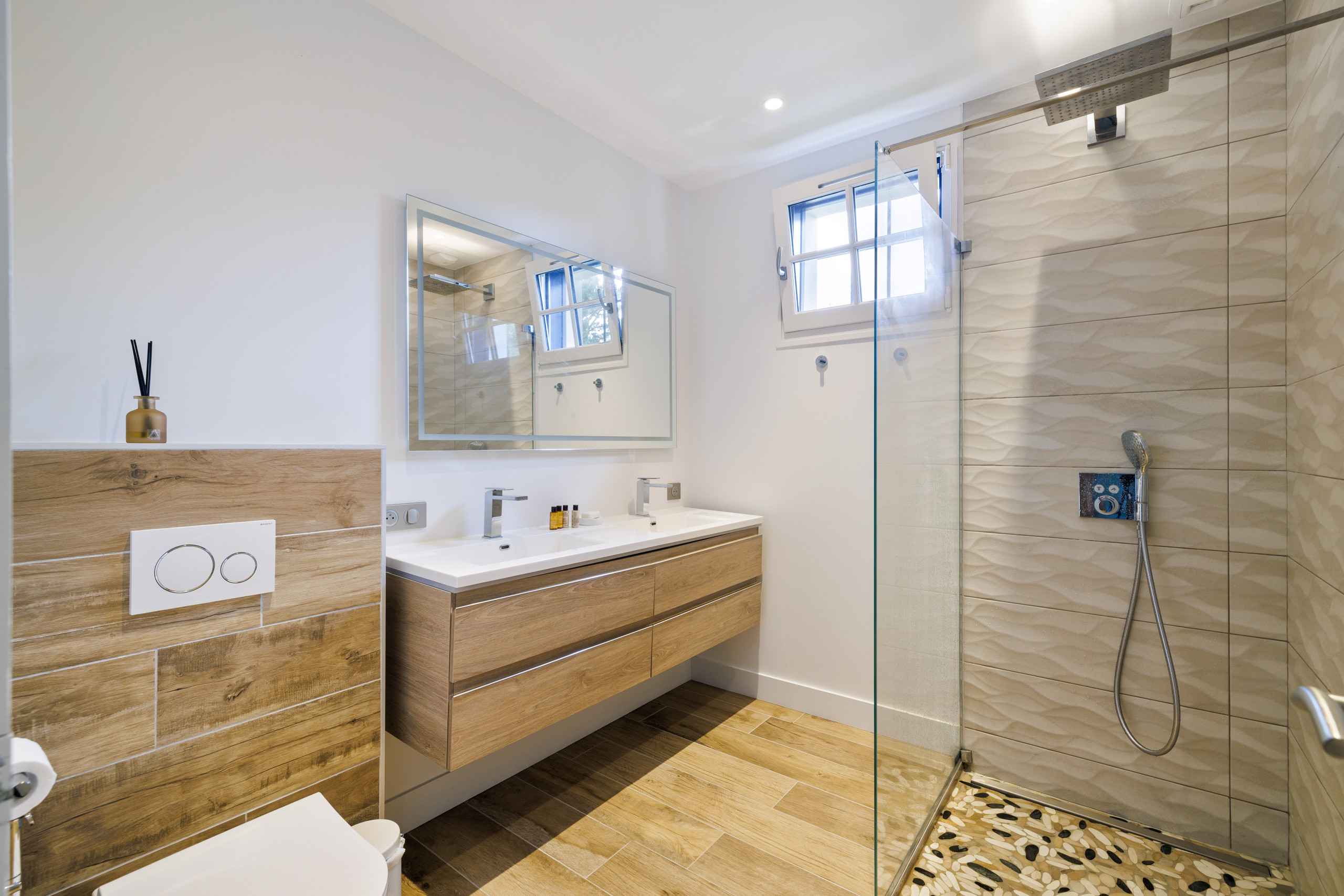 175388594095ea7eb4ad475e34ffd4b70bada4af0a - Attribut alt par défaut.