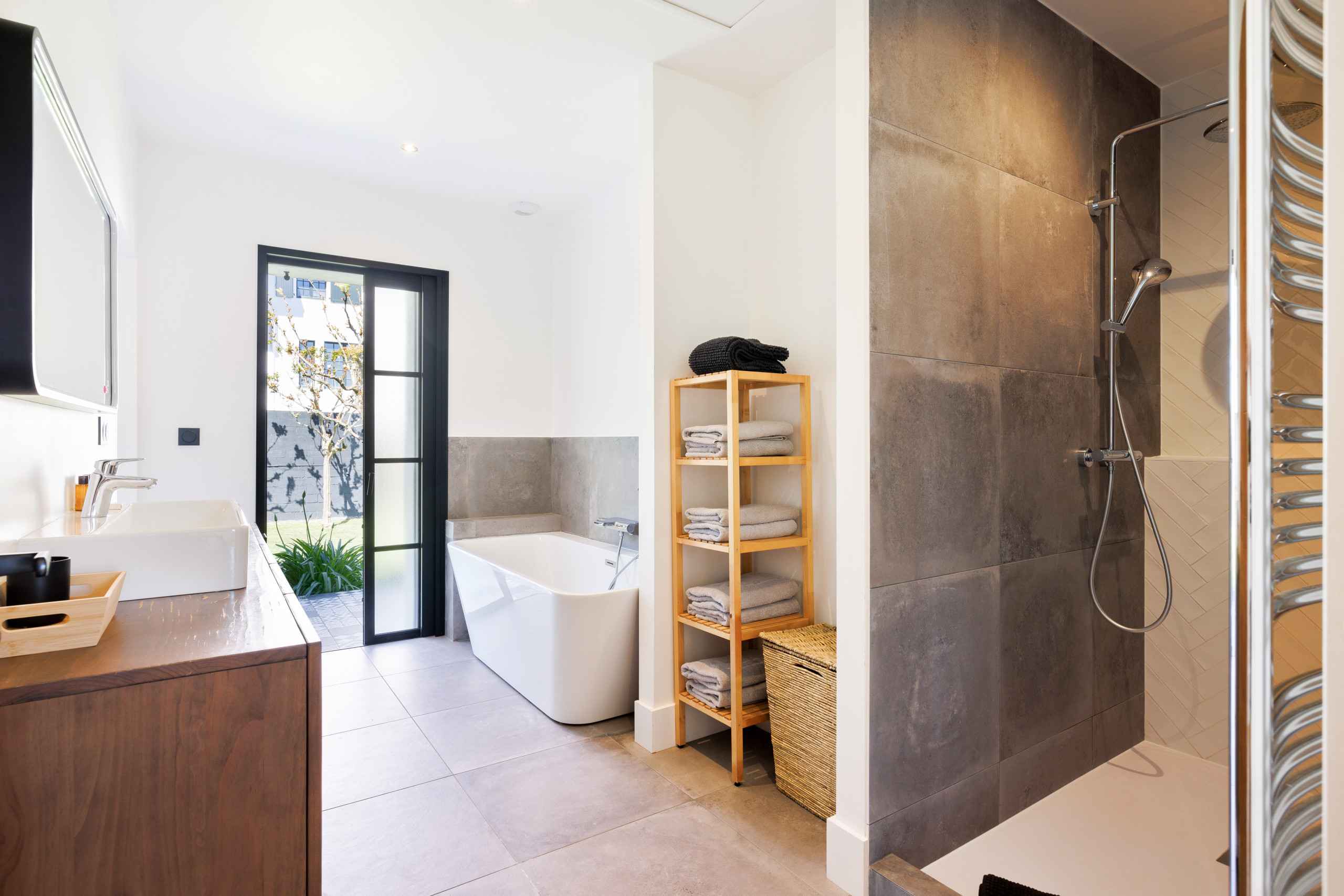 1745415584f855f93f7906ccd666e9ac72785eb94c - Attribut alt par défaut.