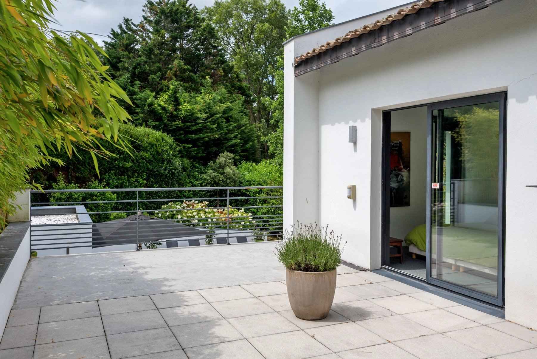 91795f23e7c6f25085efdf788cb1c272 16da0d0775 1802 original - Attribut alt par défaut.