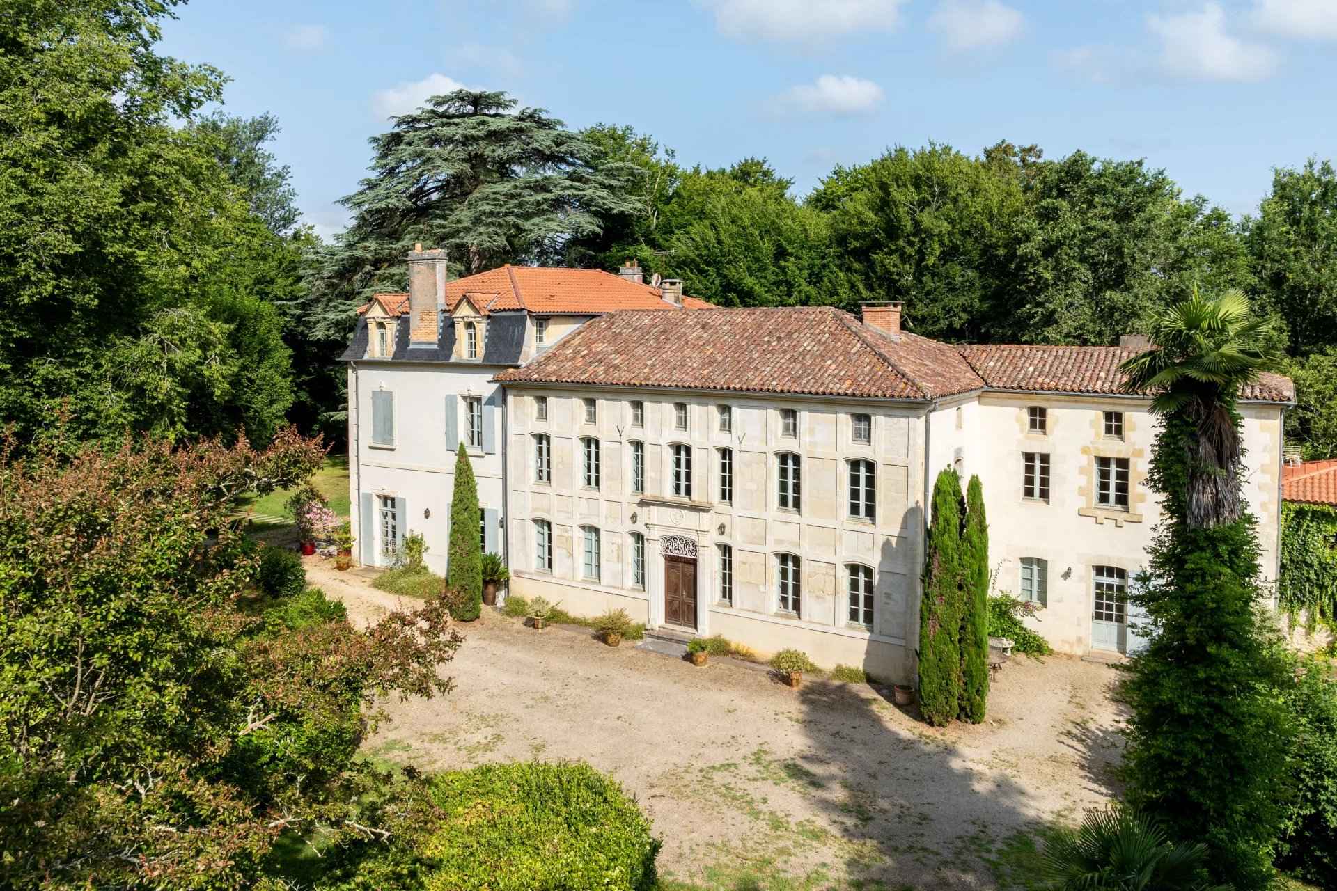 Becd1223f3a28d65fc82675245b8464e e9b1a8af2b 1920 original - Attribut alt par défaut.