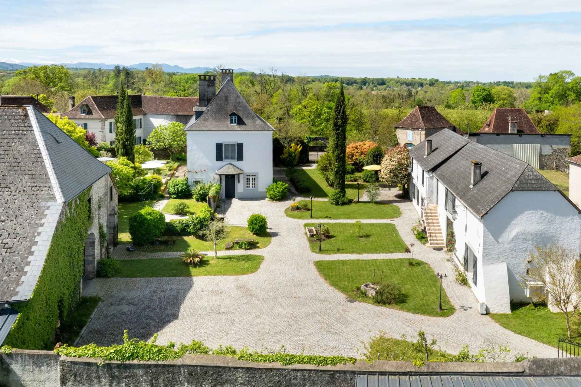 Cc7d2e9a1422c83d493ff96dd04663f4 a37f41bf8f 1920 original - Attribut alt par défaut.