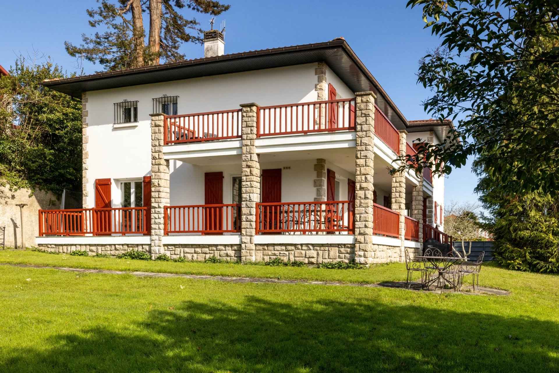 8ce86a9a804a2ed769362253c2664d7d a303c18988 1920 original - Attribut alt par défaut.