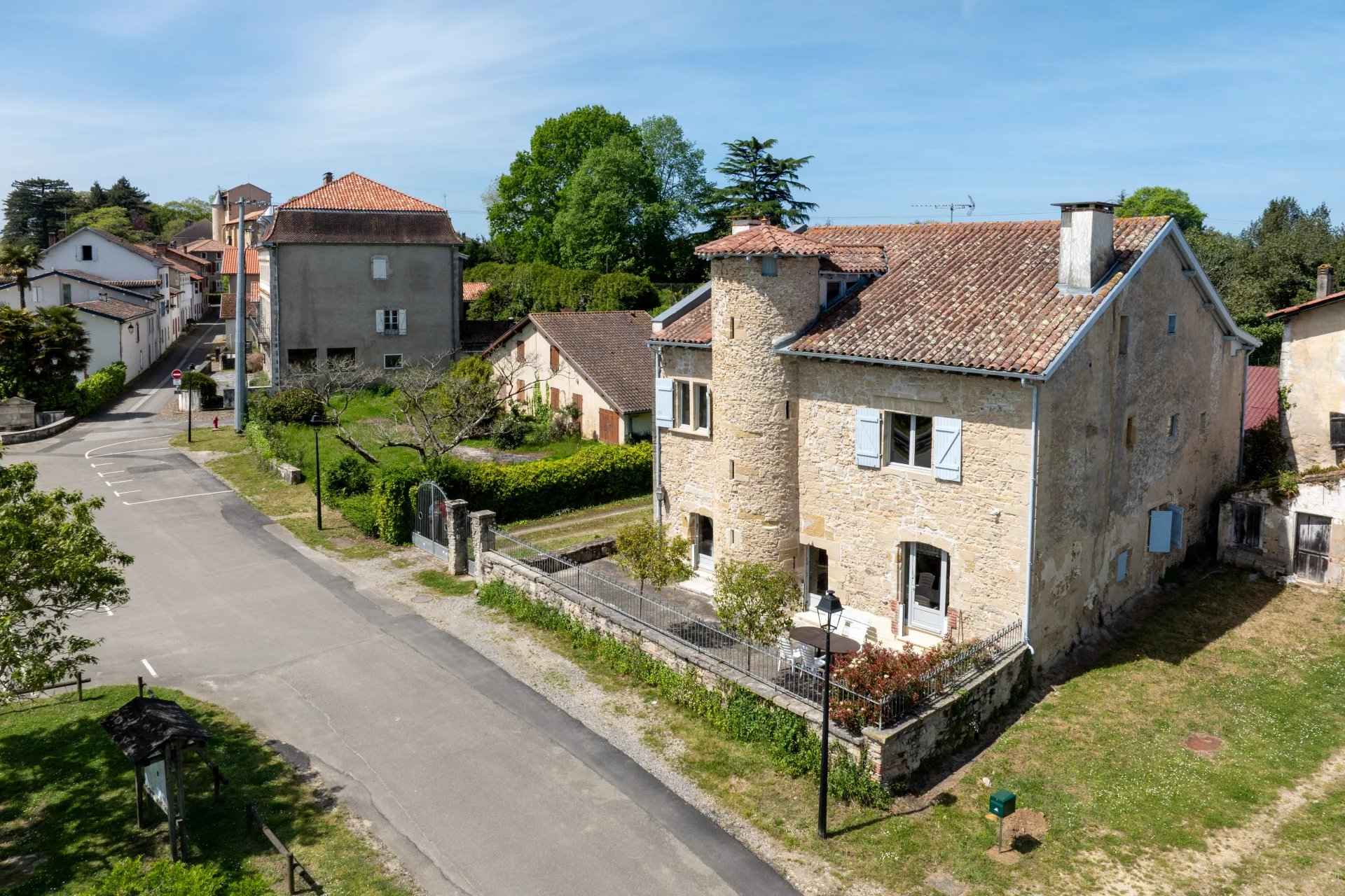 A88a760da3ee8cd23685715c1c4b96e8 4be23bcabf 1920 original - Attribut alt par défaut.